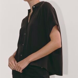 Everlane The Boxy Shirt in Washable Silk in black